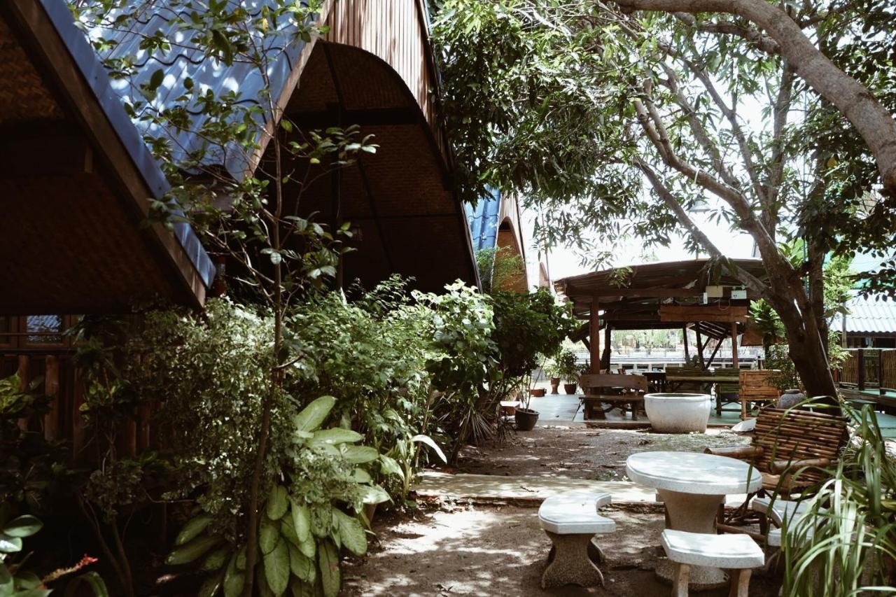 Ruennamyen Resort Amphawa Samut Songkhram Exterior photo
