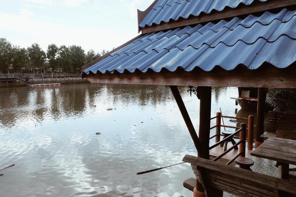 Ruennamyen Resort Amphawa Samut Songkhram Exterior photo